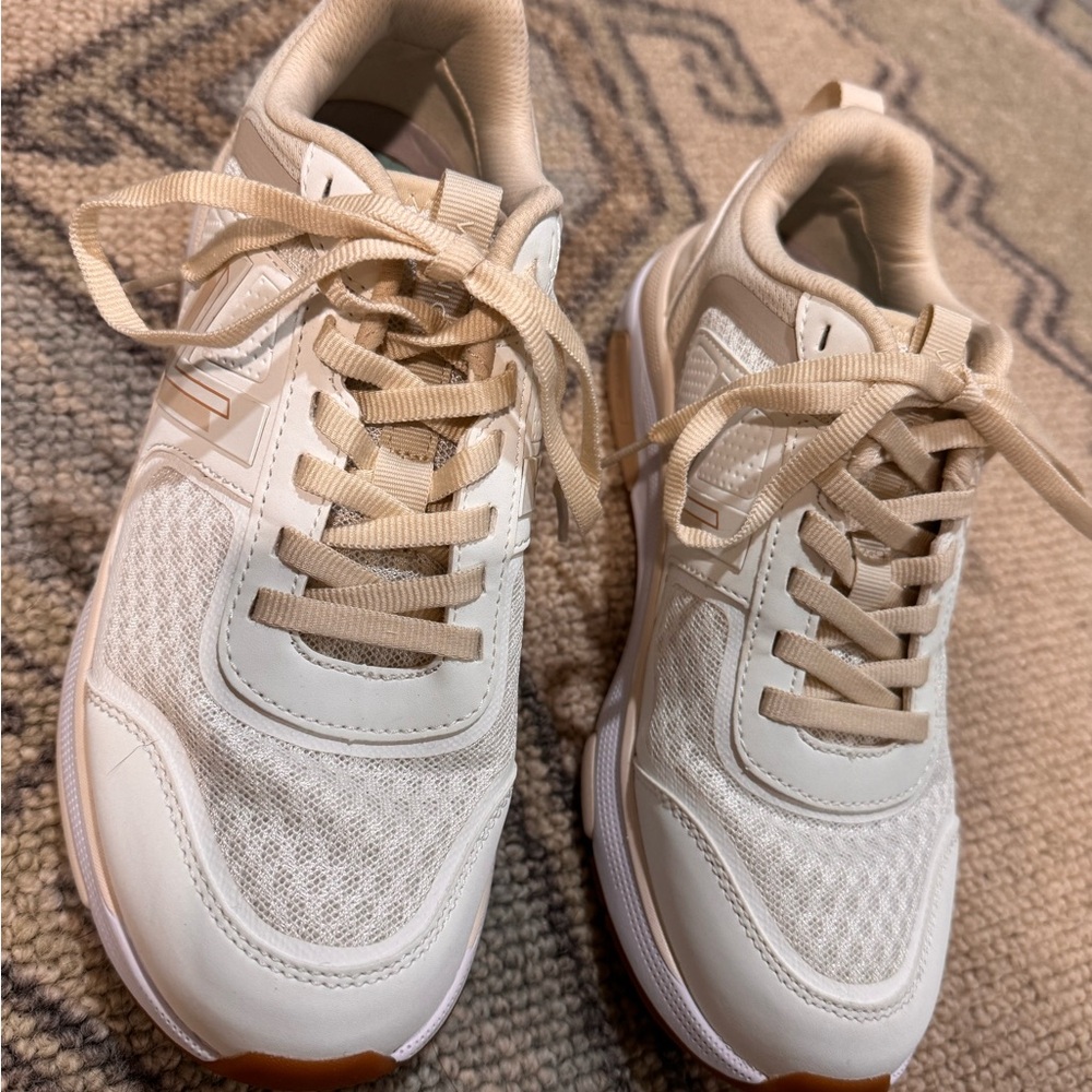 Women's Vionic Cream and White Sneakers - Picture 4 of 9